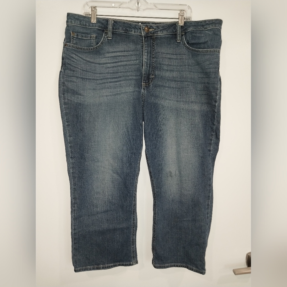 Lee Womens 20 M Capri Mid Rise Regular Fit Blue Denim  Dark Wash Stretch Jeans